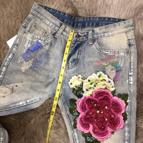 NWT Crazy 3D Embroidered Flowers beautiful jeans! - Picture 11 of 16